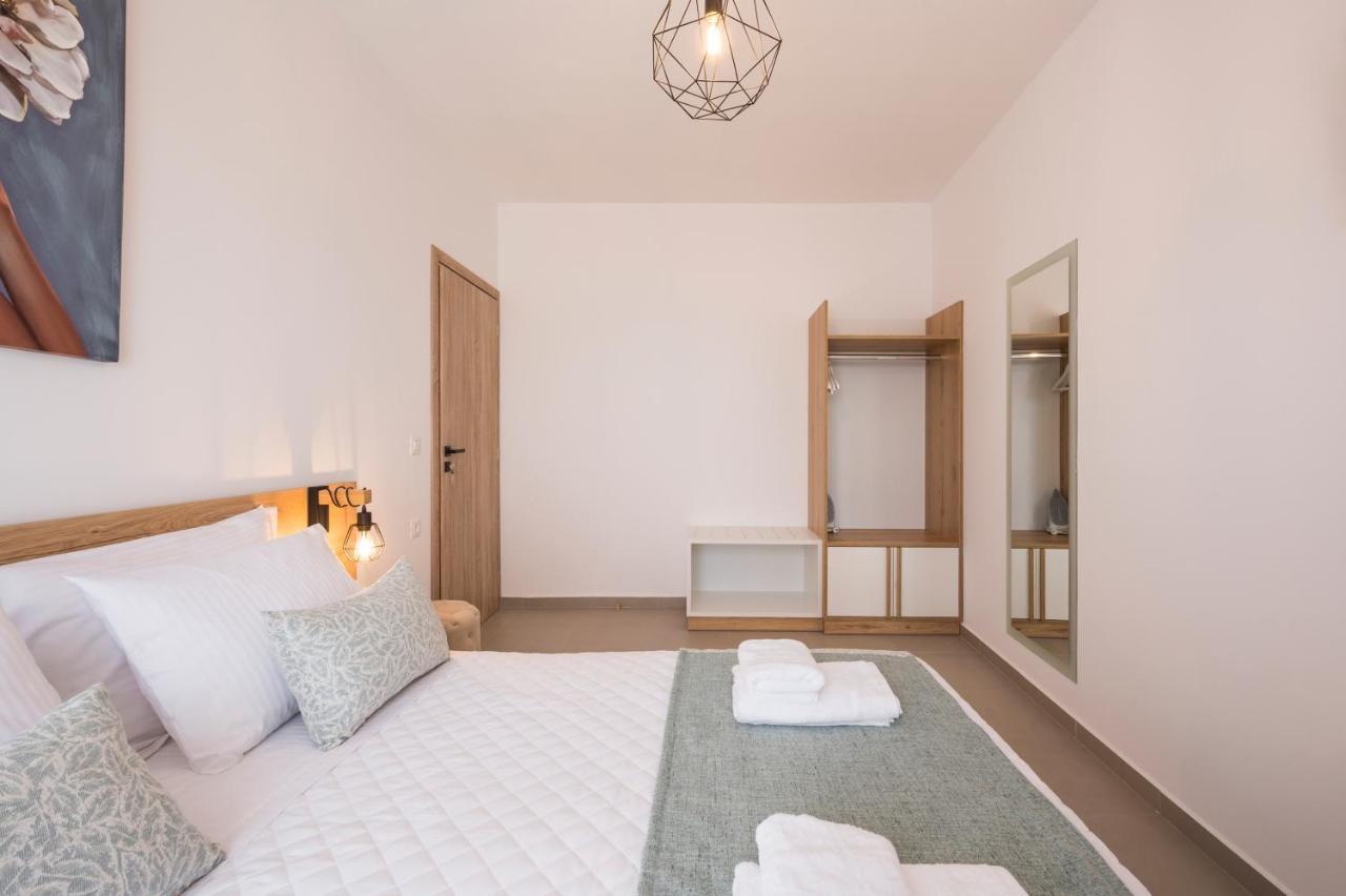 Indigo Blue Seaside Deluxe Apartments Kíssamos Buitenkant foto